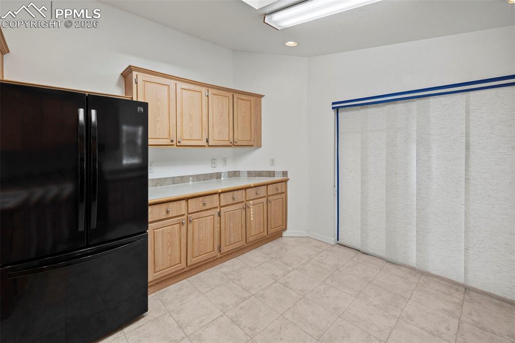 Image 10 of 50: Kitchen