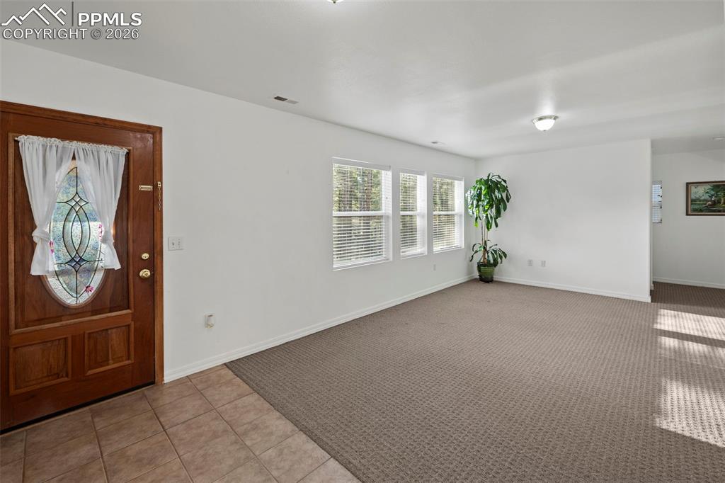 Image 23 of 50: Entry