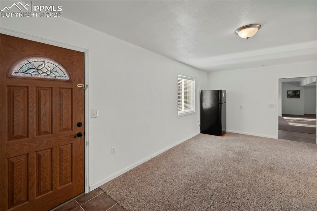 Image 31 of 50: Entry