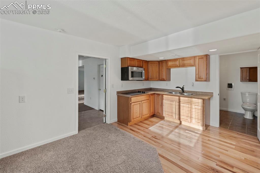 Image 32 of 50: Kitchen