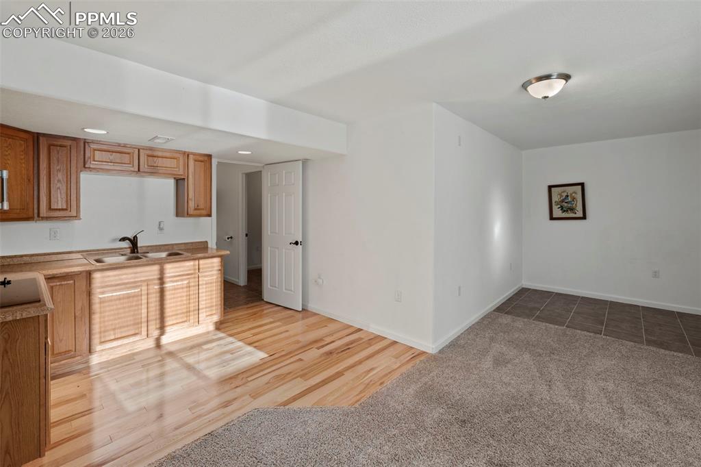 Image 33 of 50: Kitchen