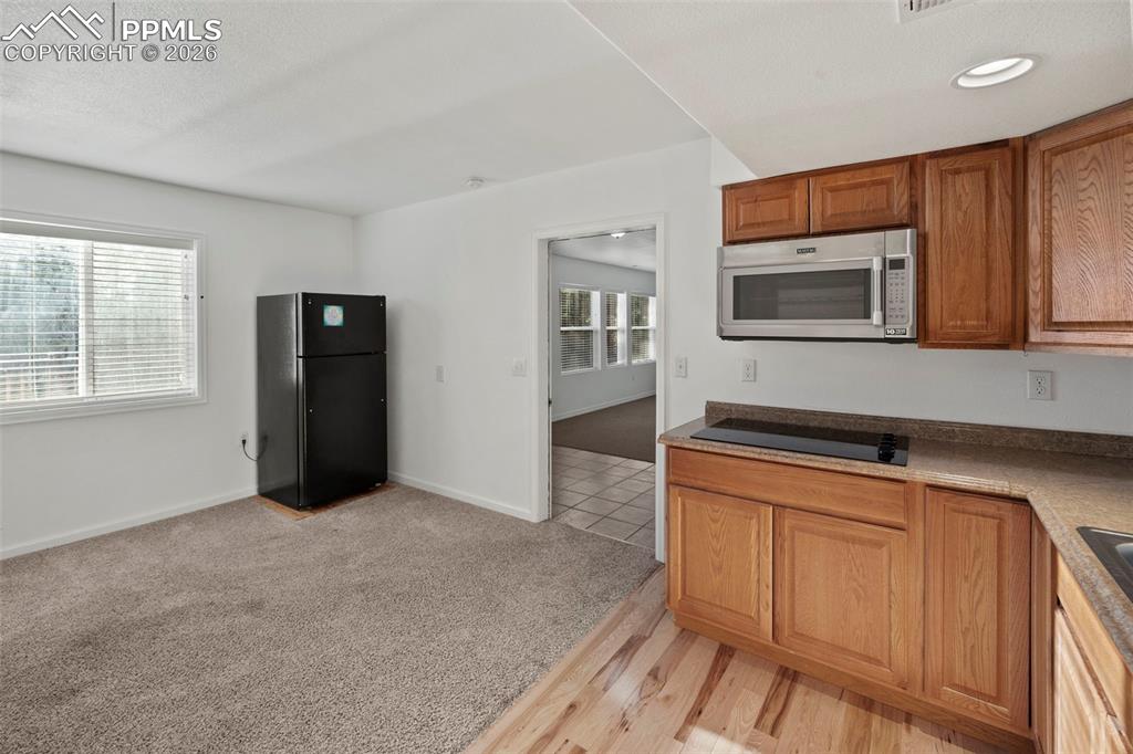 Image 35 of 50: Kitchen