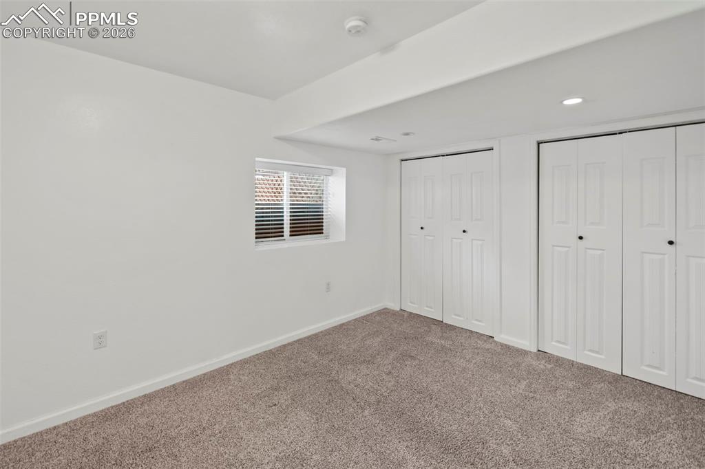 Image 36 of 50: Bedroom