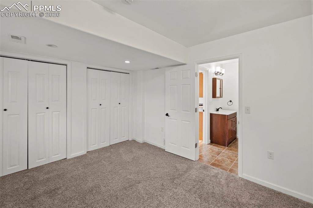 Image 37 of 50: Bedroom