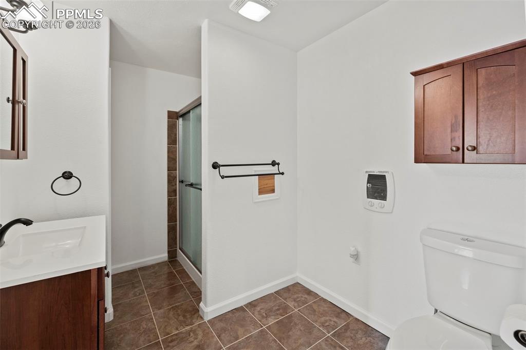 Image 38 of 50: Bathroom