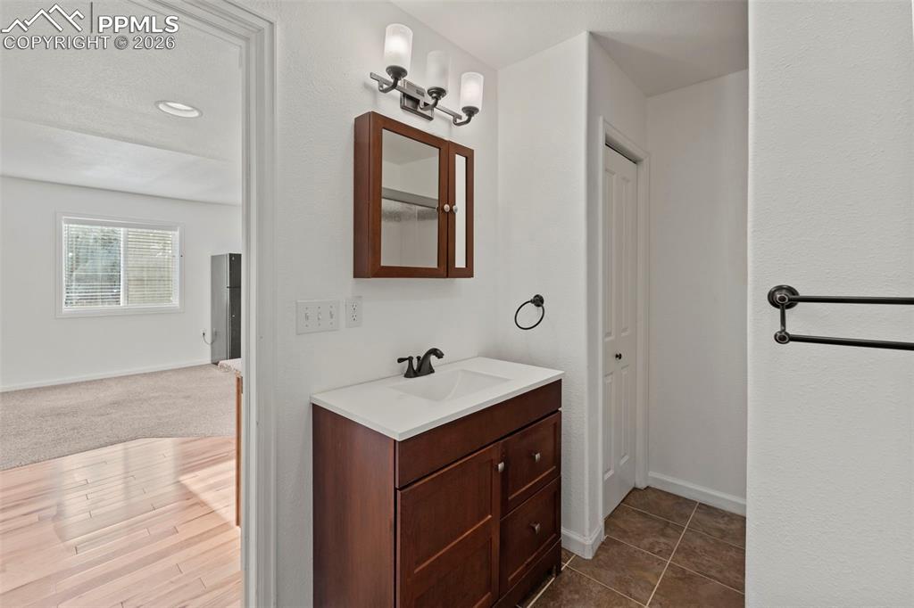 Image 39 of 50: Bathroom