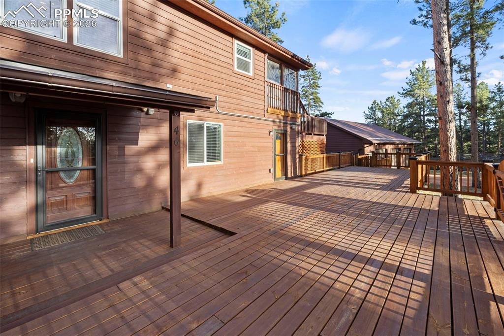 Image 41 of 50: Deck