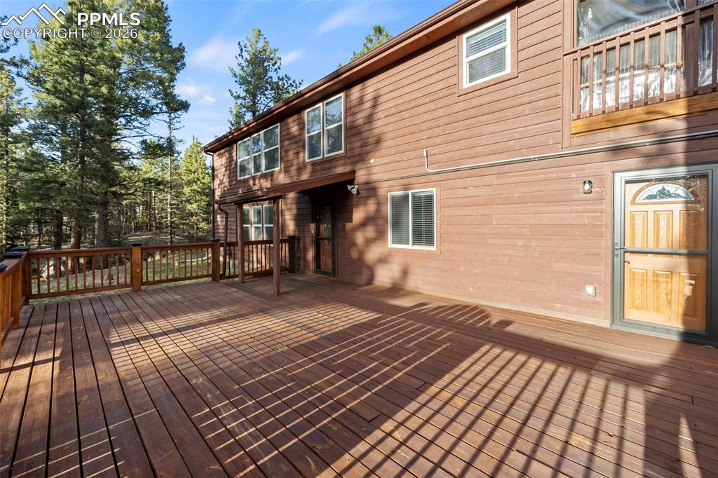 Image 42 of 50: Deck