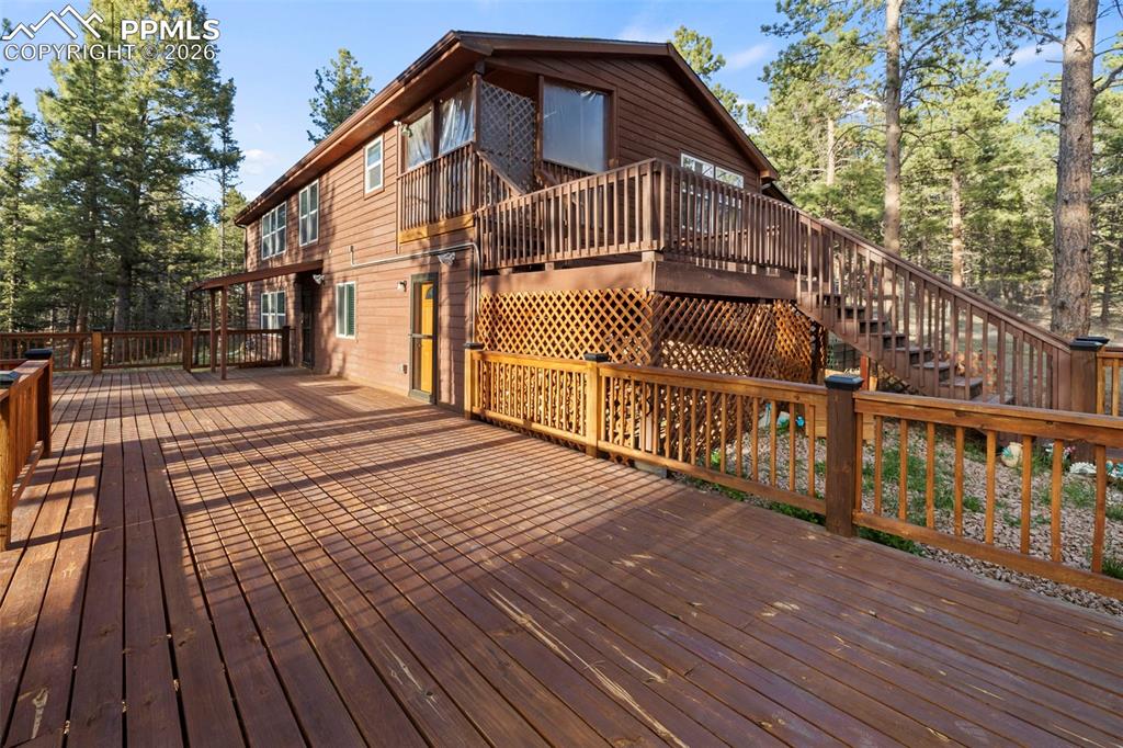 Image 43 of 50: Deck