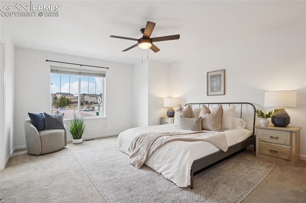 Image 17 of 37: Bedroom