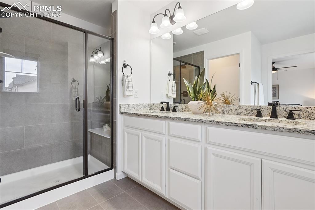 Image 21 of 37: Bathroom