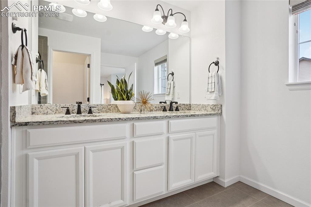 Image 22 of 37: Bathroom