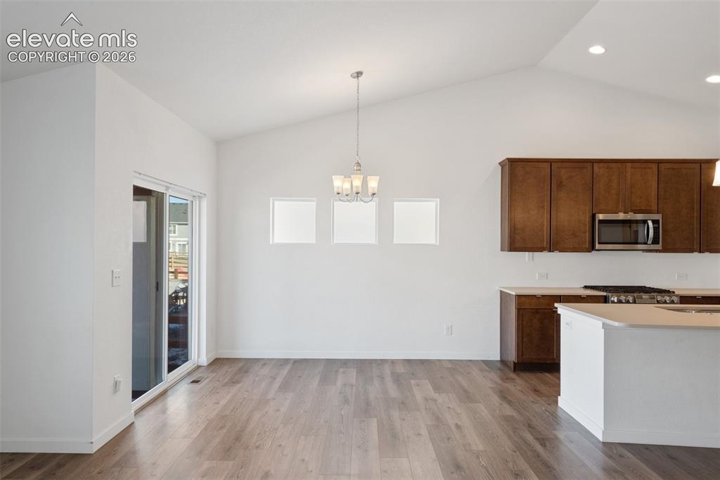 Image 19 of 49: Kitchen