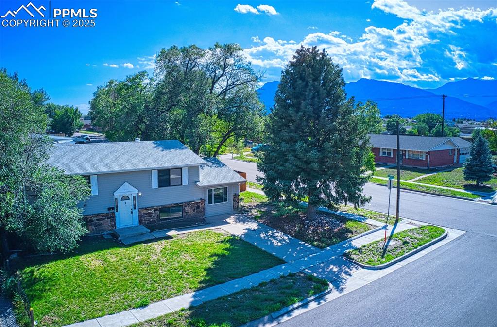 Image 2 of 35: Corner lot!