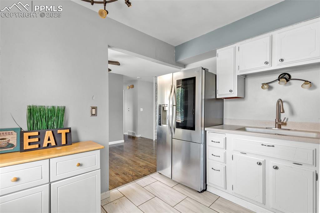 Image 9 of 35: Kitchen