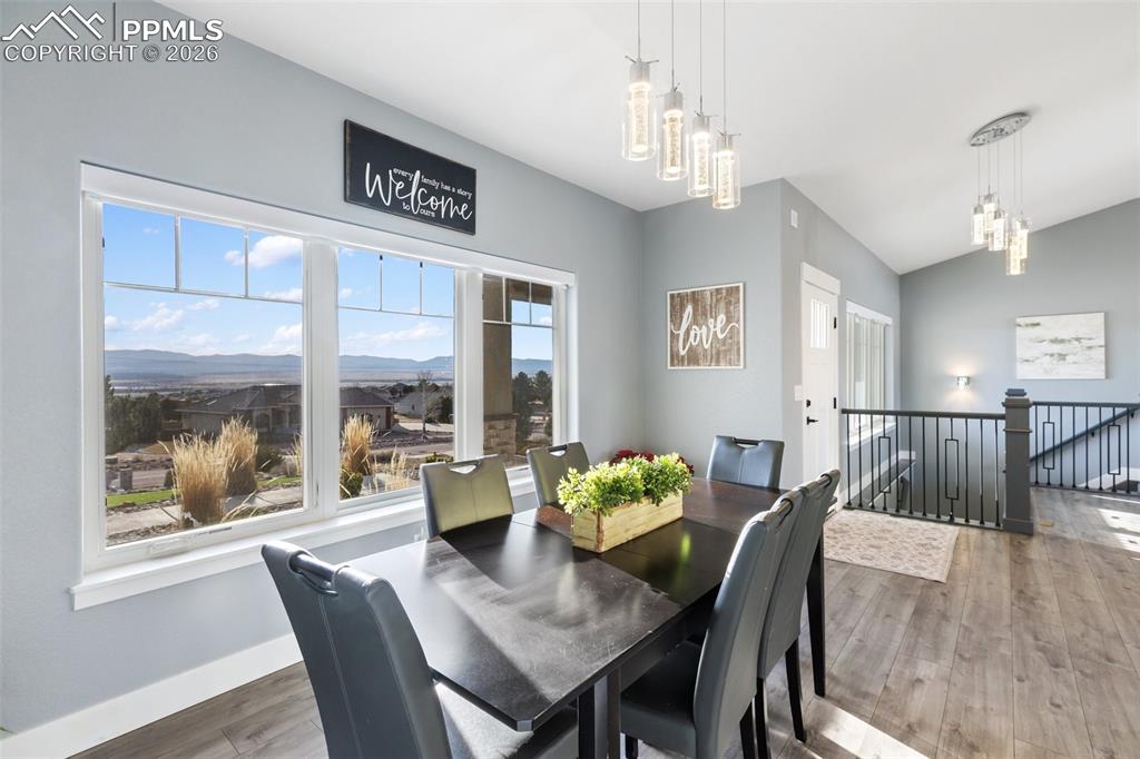 Image 18 of 50: Dining Area