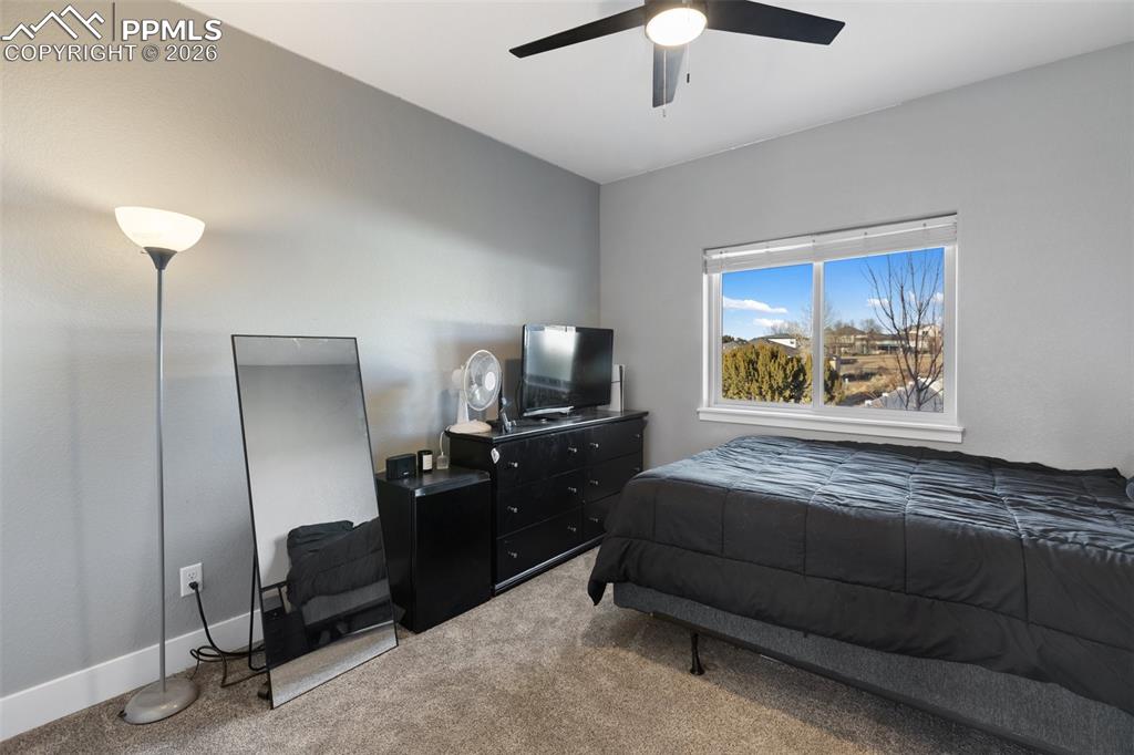 Image 31 of 50: Bedroom