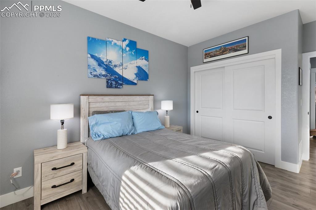 Image 34 of 50: Bedroom