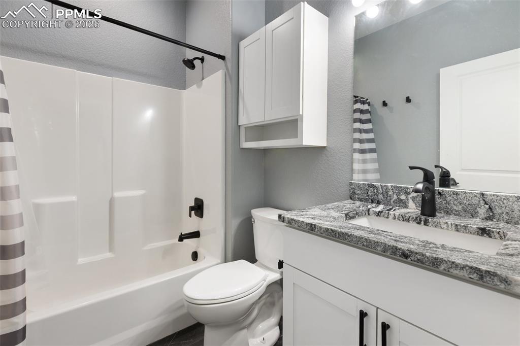 Image 41 of 50: Bathroom