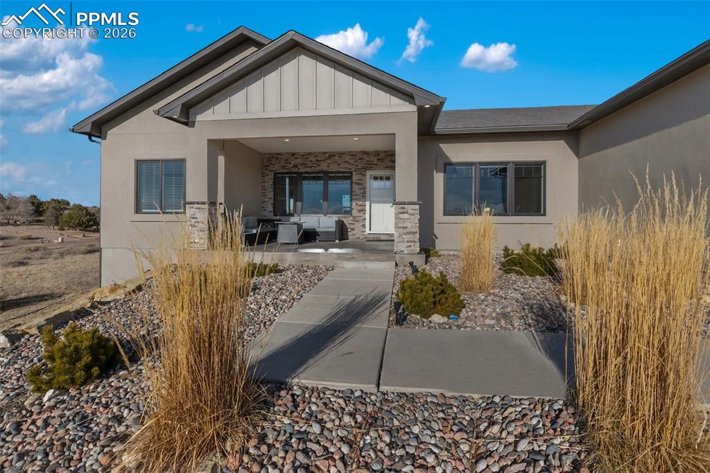 Image 7 of 50: Entry