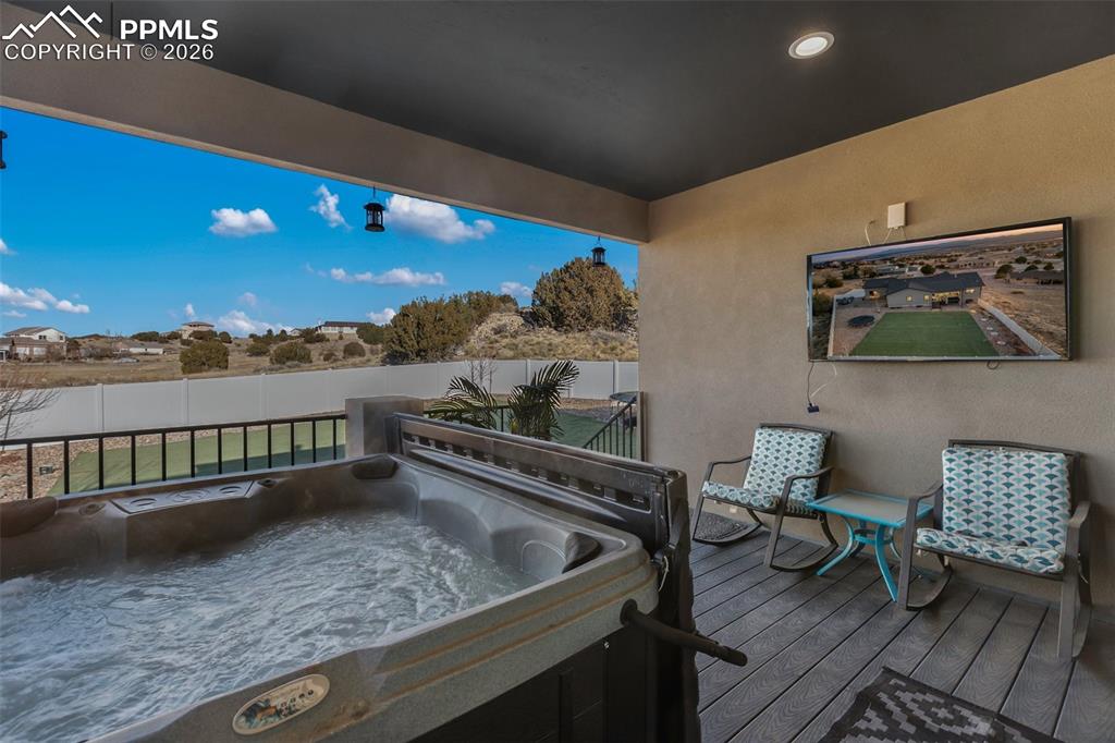 Image 9 of 50: Patio