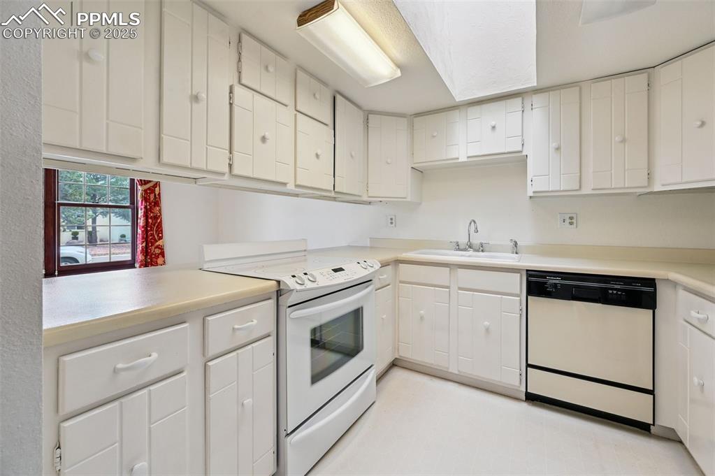 Image 12 of 32: The countertops and smooth-top stove provide ample meal preparation space. 