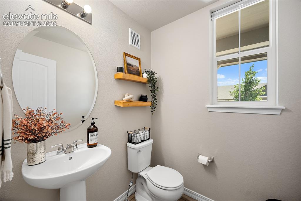 Image 12 of 35: Bathroom