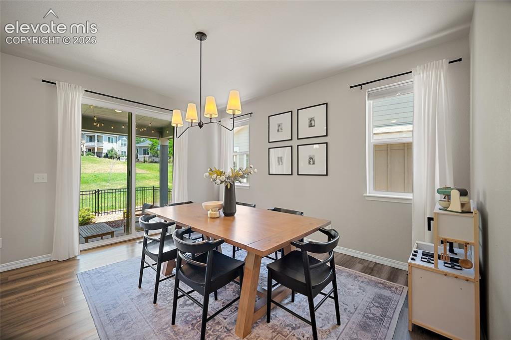 Image 14 of 35: Dining Area