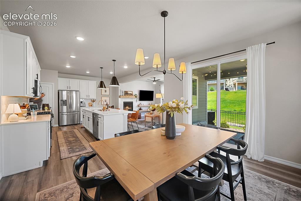 Image 16 of 35: Dining Area