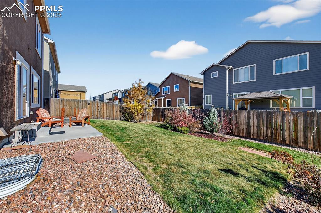 Image 37 of 46: Yard