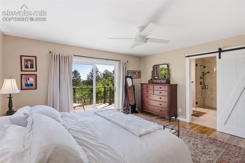 Image 12 of 38: Bedroom