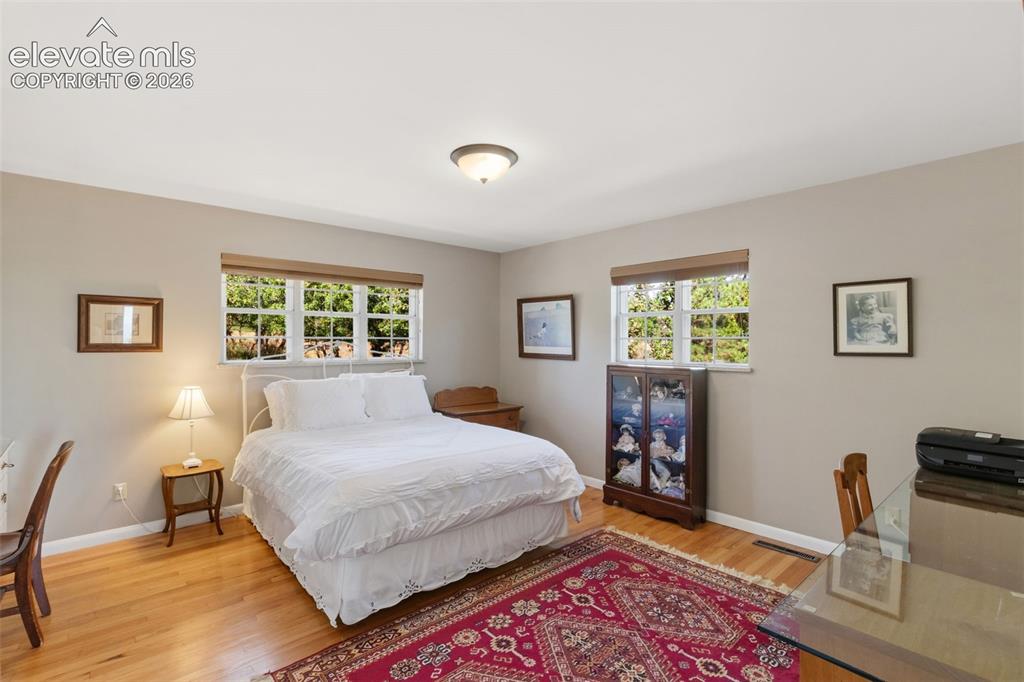 Image 15 of 38: Bedroom