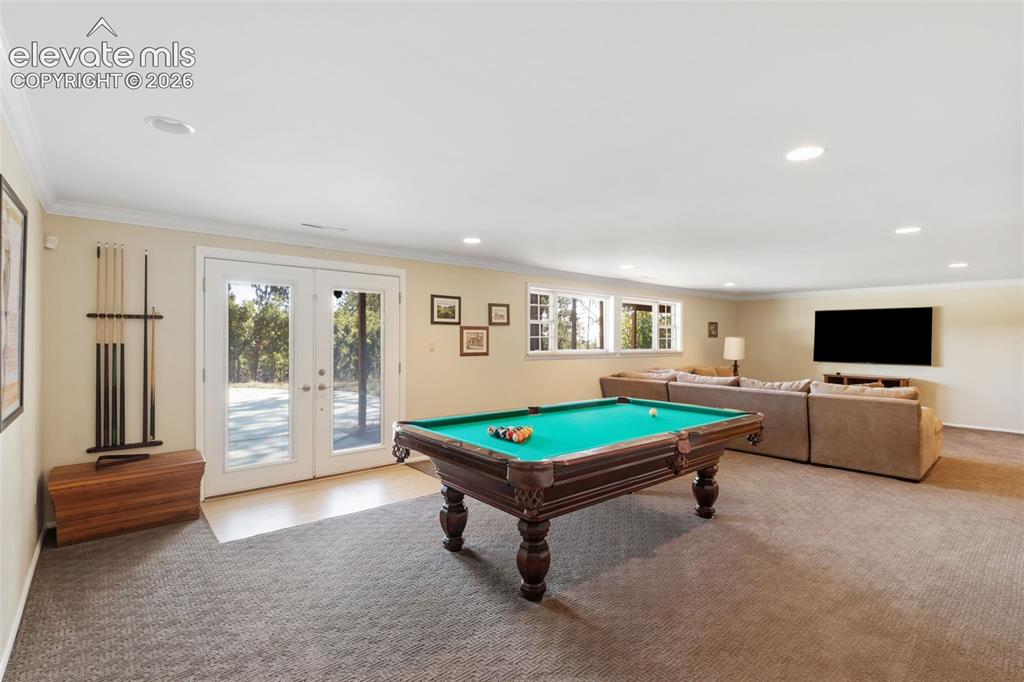 Image 19 of 38: Family Room
