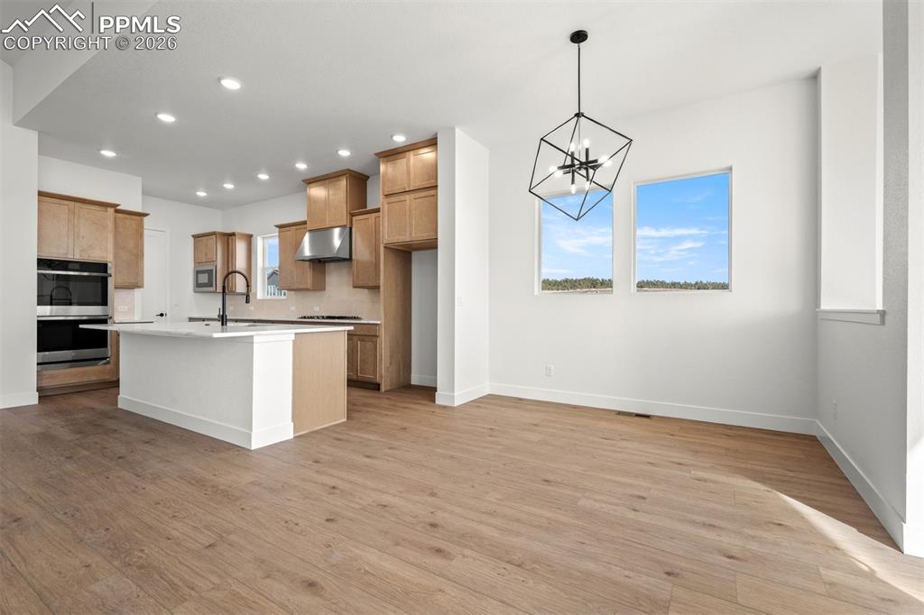 Image 13 of 35: Dining Area