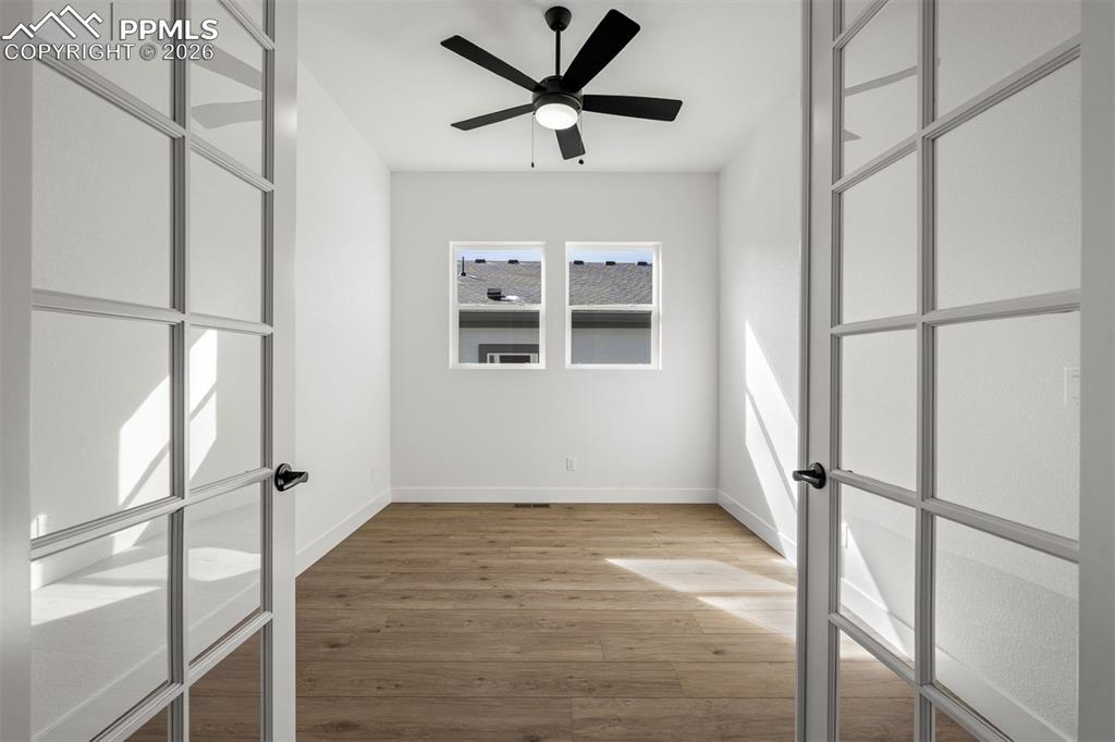 Image 22 of 35: Office