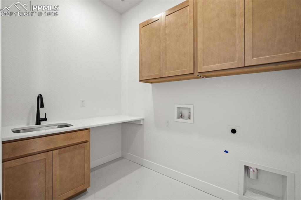 Image 25 of 35: Laundry