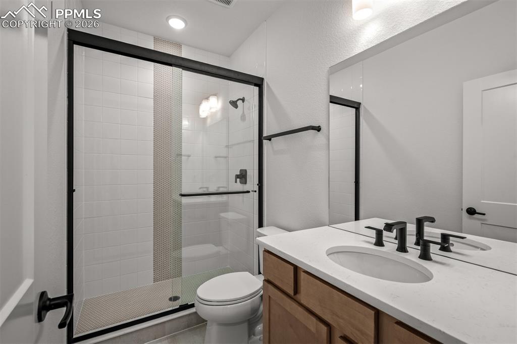 Image 32 of 35: Bathroom