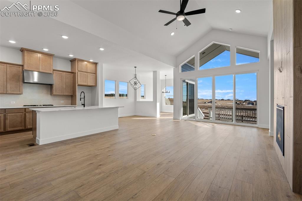 Image 4 of 35: Living Room