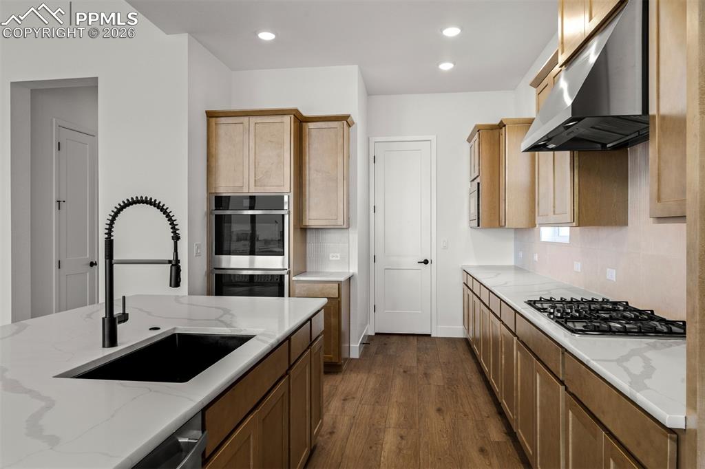 Image 9 of 35: Kitchen