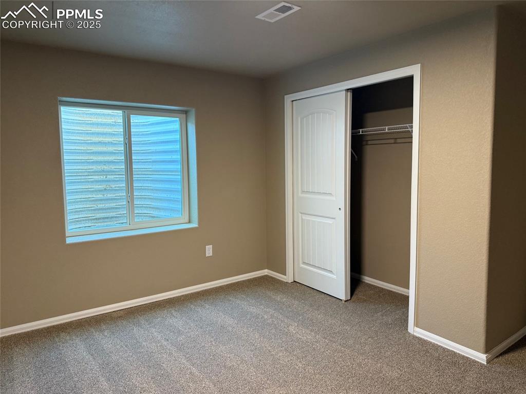 Image 12 of 25: Bedroom