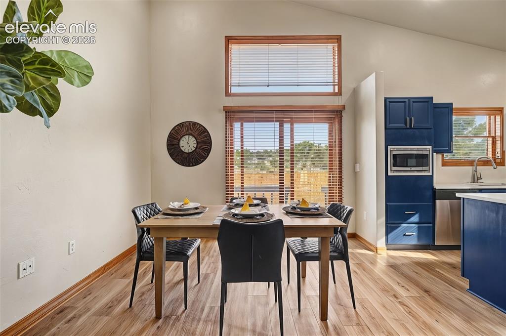 Image 10 of 39: Dining Area