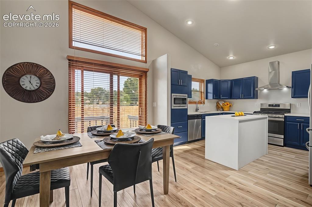 Image 11 of 39: Kitchen