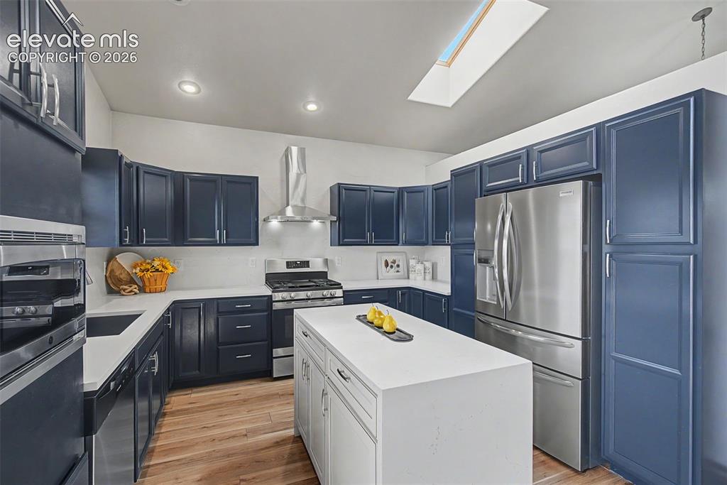 Image 14 of 39: Kitchen