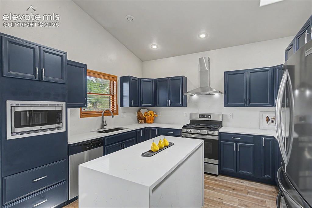 Image 15 of 39: Kitchen