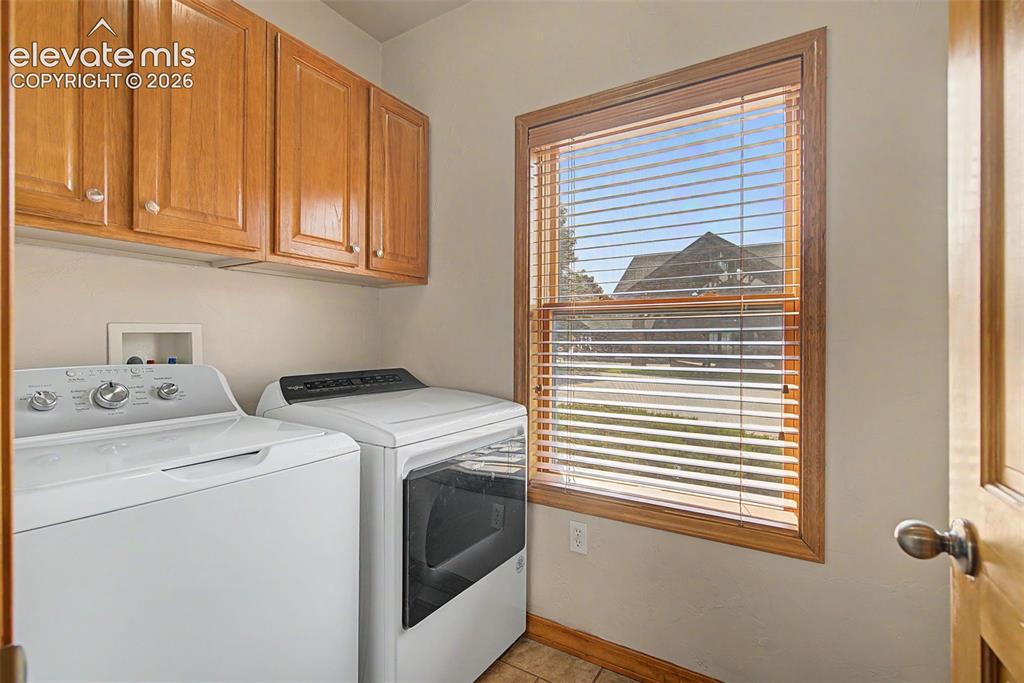 Image 18 of 39: includes washer and dryer