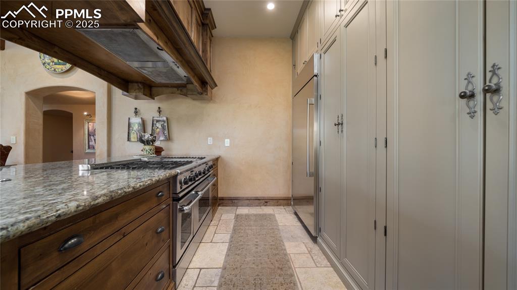 Image 12 of 42: Kitchen