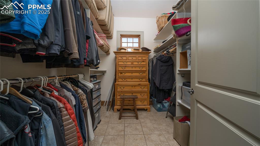 Image 18 of 42: Closet