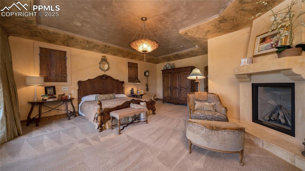 Image 21 of 42: Bedroom