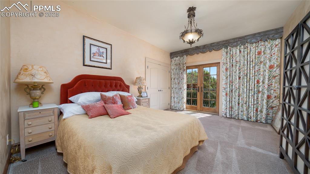 Image 31 of 42: Bedroom