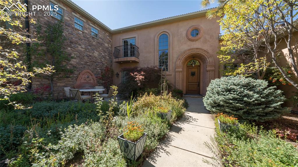 Image 4 of 42: Entry